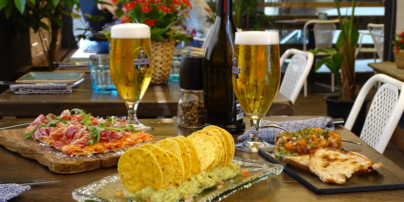 Menjar de qualitat amb els amics FOTO: Cedida