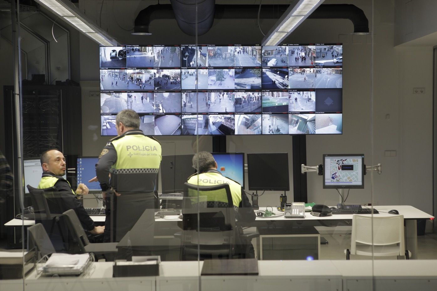 Hi ha diferents maneres de vetllar per la seguretat a Sant Cugat. FOTO: Artur Ribera