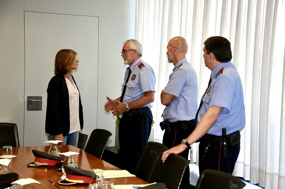 Reunió entre l'alcaldessa Carmela Fortuny i els Mossos d'Esquadra. FOTO: Localpress