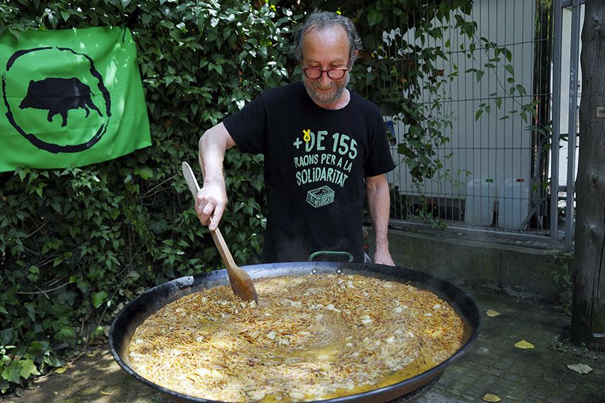 Trobada de paellers i paelleres a la Floresta. Foto: Bernat Millet.