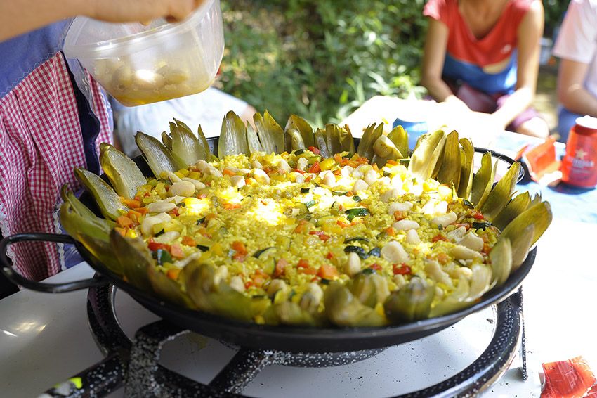 Trobada de paellers i paelleres a la Floresta. Foto: Bernat Millet.