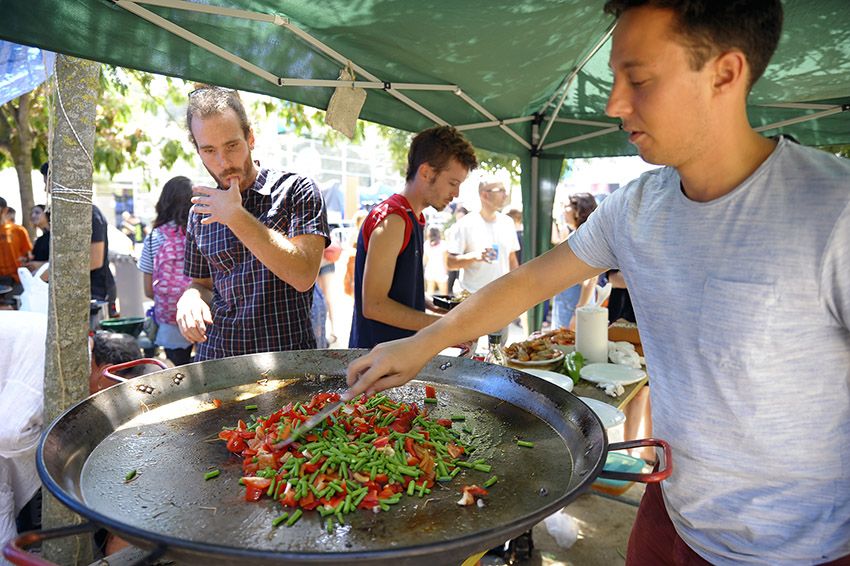 Trobada de paellers i paelleres a la Floresta. Foto: Bernat Millet.