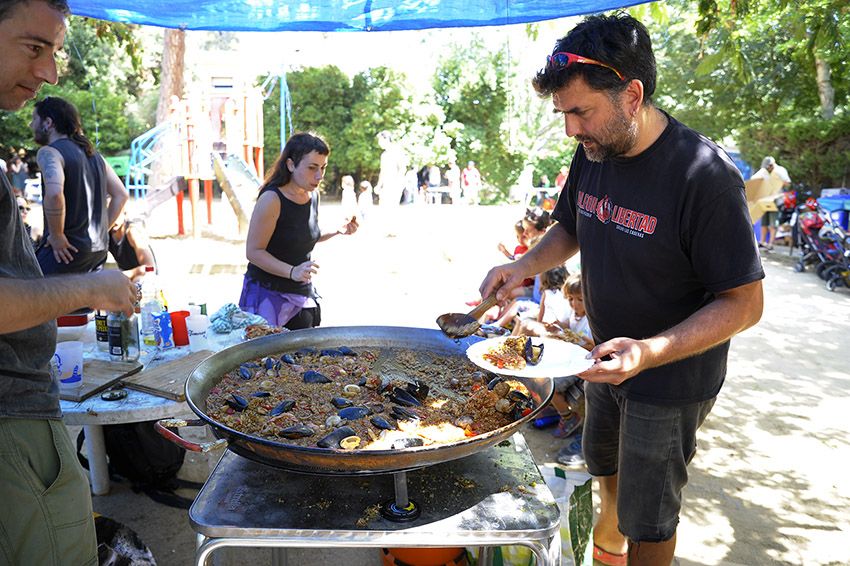 Trobada de paellers i paelleres a la Floresta. Foto: Bernat Millet.