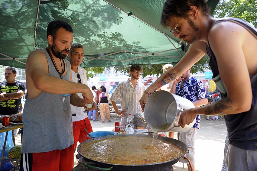Trobada de paellers i paelleres a la Floresta. Foto: Bernat Millet.