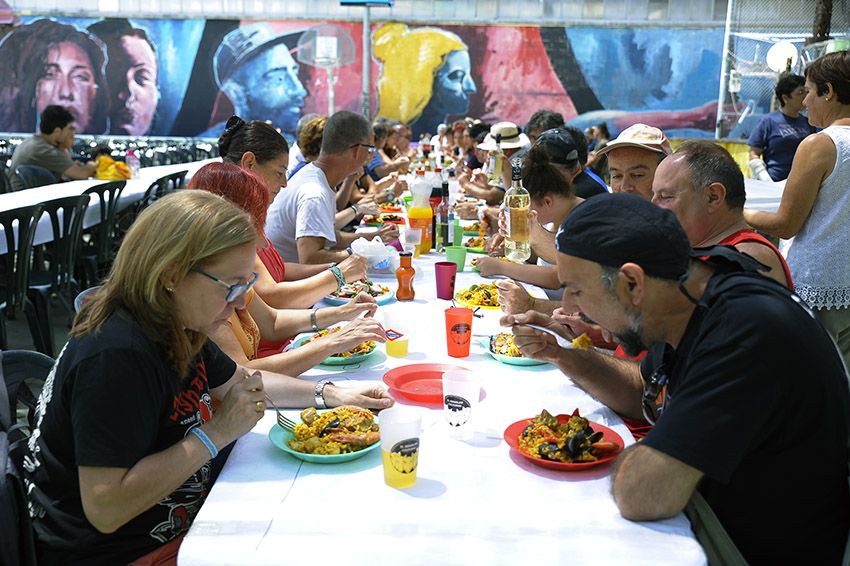 Trobada de paellers i paelleres a la Floresta. Foto: Bernat Millet.