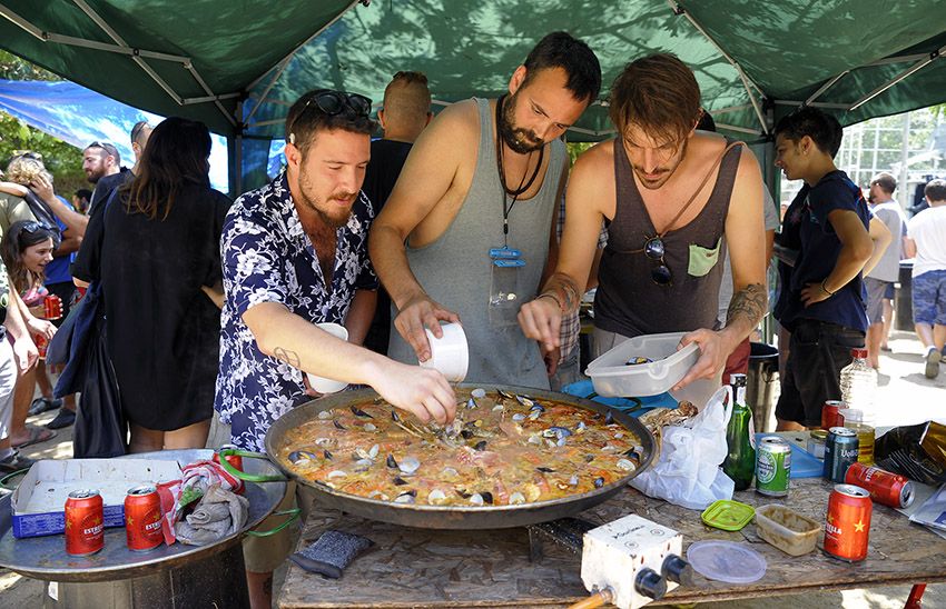 Trobada de paellers i paelleres a la Floresta. Foto: Bernat Millet.