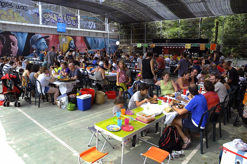 Trobada de paellers i paelleres a la Floresta. Foto: Bernat Millet.