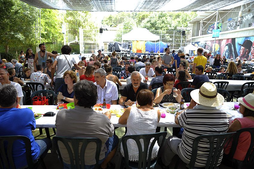 Trobada de paellers i paelleres a la Floresta. Foto: Bernat Millet.