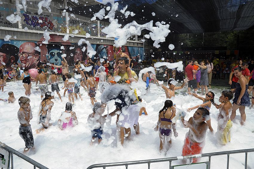 Festa de l'escuma a càrrec de Martc Oriol. Foto: Bernat Millet.