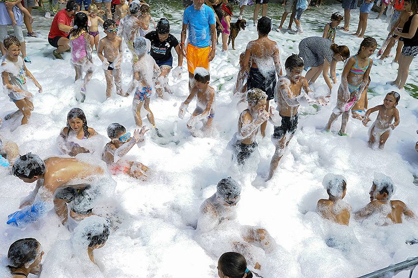 Festa de l'escuma a càrrec de Martc Oriol. Foto: Bernat Millet.