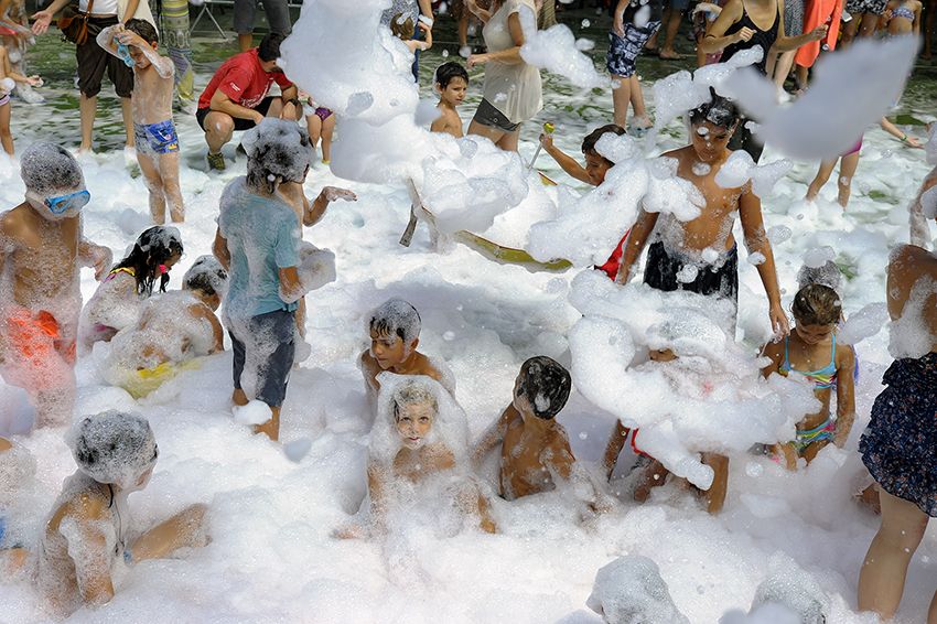 Festa de l'escuma a càrrec de Martc Oriol. Foto: Bernat Millet.
