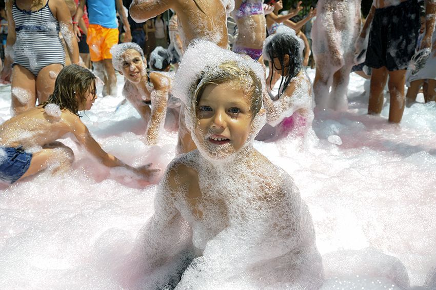 Festa de l'escuma a càrrec de Martc Oriol. Foto: Bernat Millet.