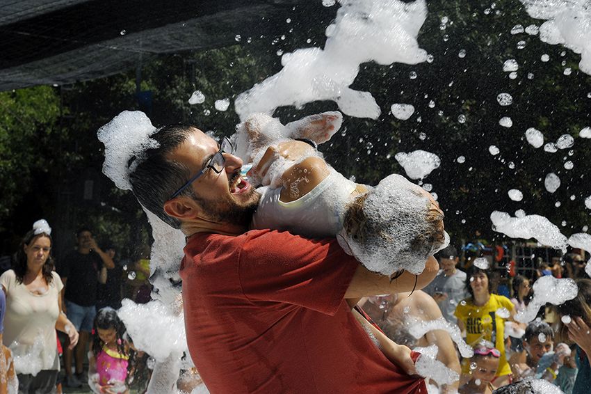 Festa de l'escuma a càrrec de Martc Oriol. Foto: Bernat Millet.