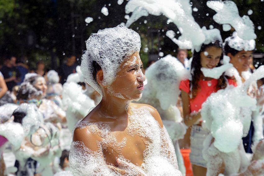 Festa de l'escuma a càrrec de Martc Oriol. Foto: Bernat Millet.