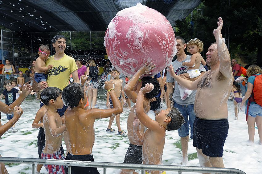 Festa de l'escuma a càrrec de Martc Oriol. Foto: Bernat Millet.