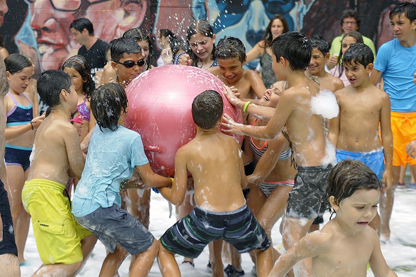 Festa de l'escuma a càrrec de Martc Oriol. Foto: Bernat Millet.