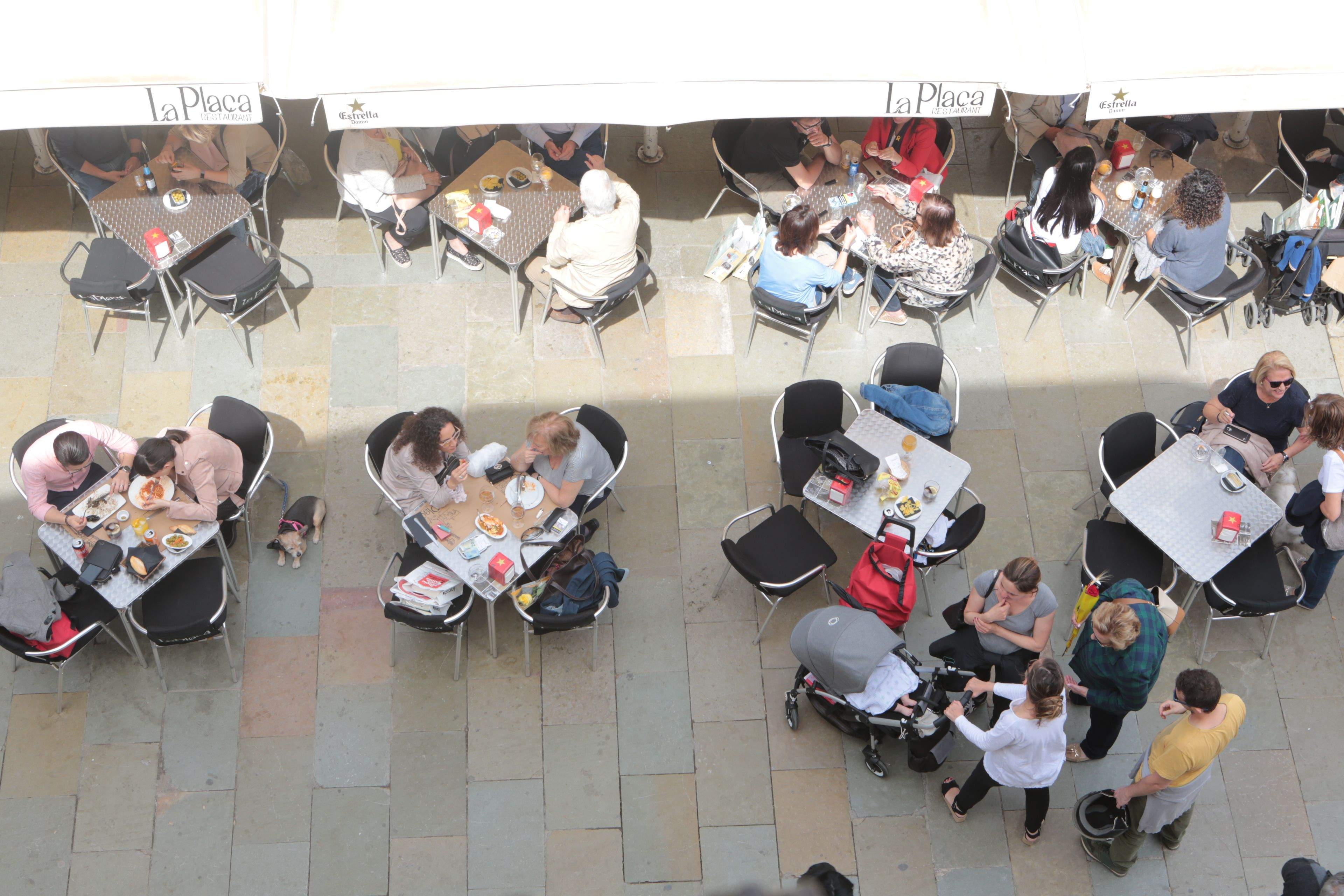 Aquests són establiments que obren a l'agost FOTO: Artur Ribera