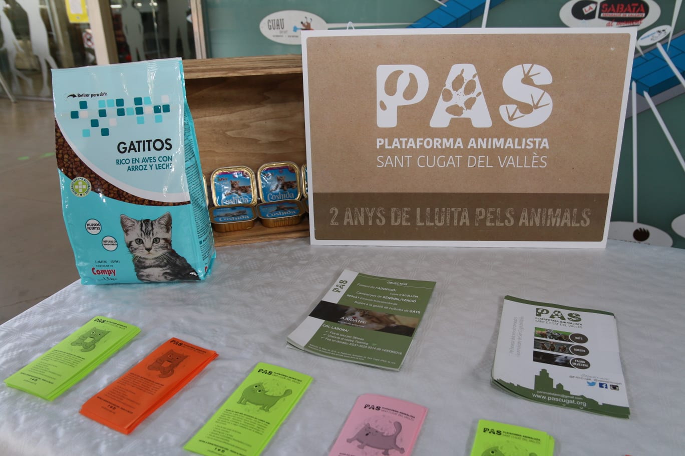 La PAS ha organitzat una jornada de recollida d'aliments per a gats. FOTO: Lali Álvarez