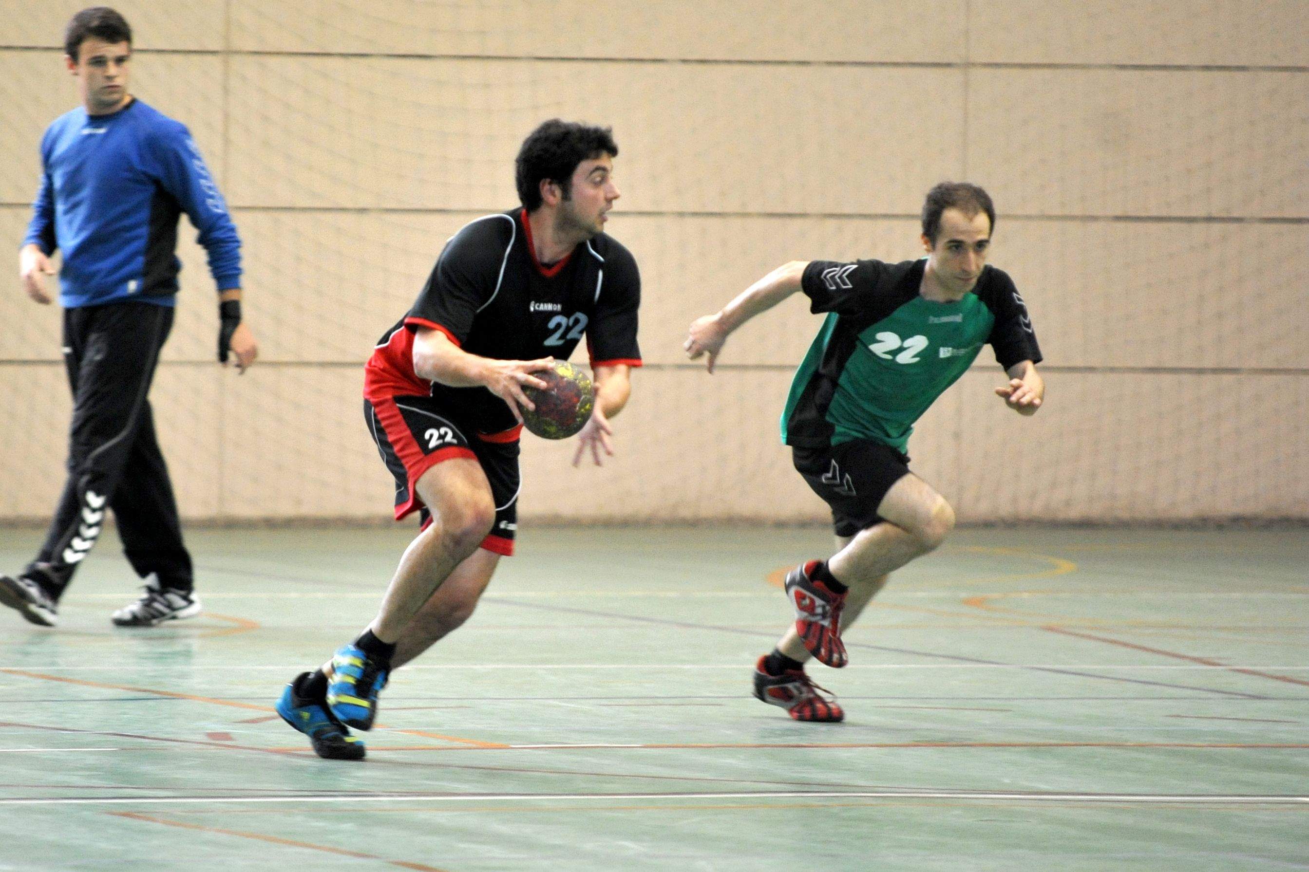 Imatge del 2013 d'un derbi entre el CH Valldoreix i el CH Sant Cugat B. FOTO: Amanda Bernal