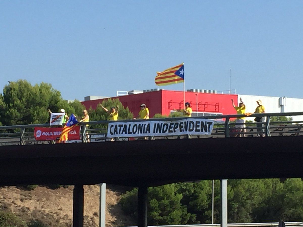 Campanya de l'ANC de Sant Cugat a l'AP-7. FOTO: cedida