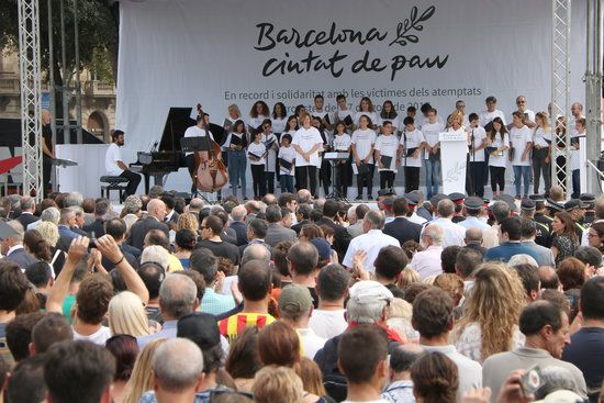 Acte d'homenatge a les víctimes dels atacs terroristes del 17 d'agost a Catalunya FOTO: ACN