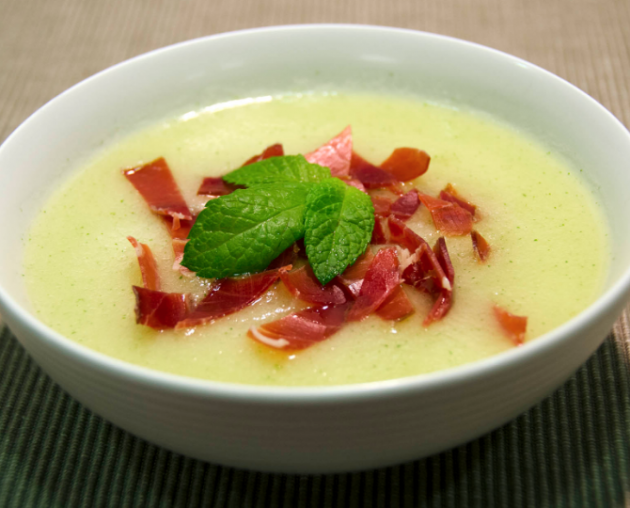 Sopra freda de meló amb pernil, gingebra i llima. FOTO: El Món