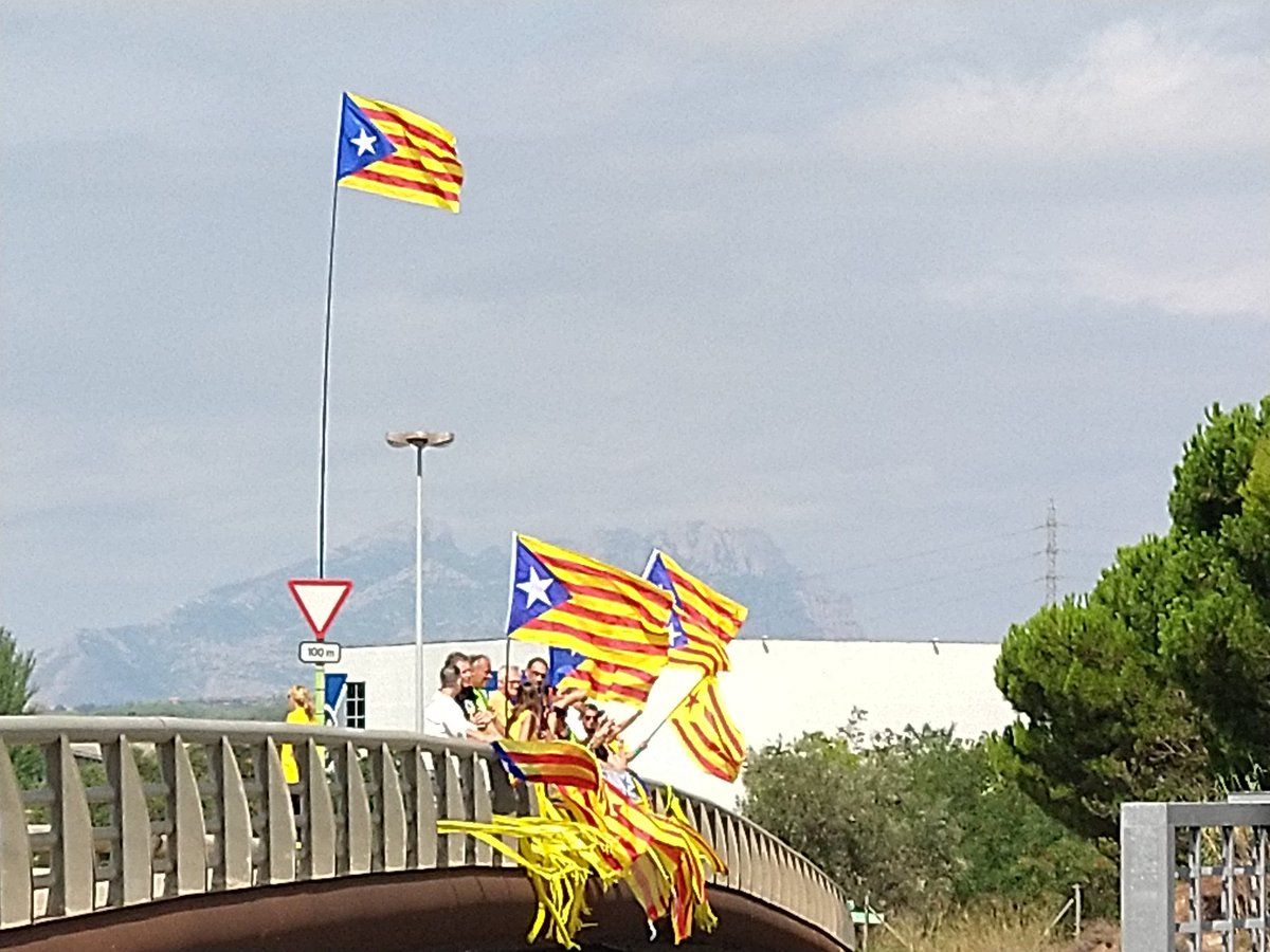 Acció independentista de l'ANC a l'AP-7 en el seu pas per Sant Cugat FOTO: ANC Sabadell