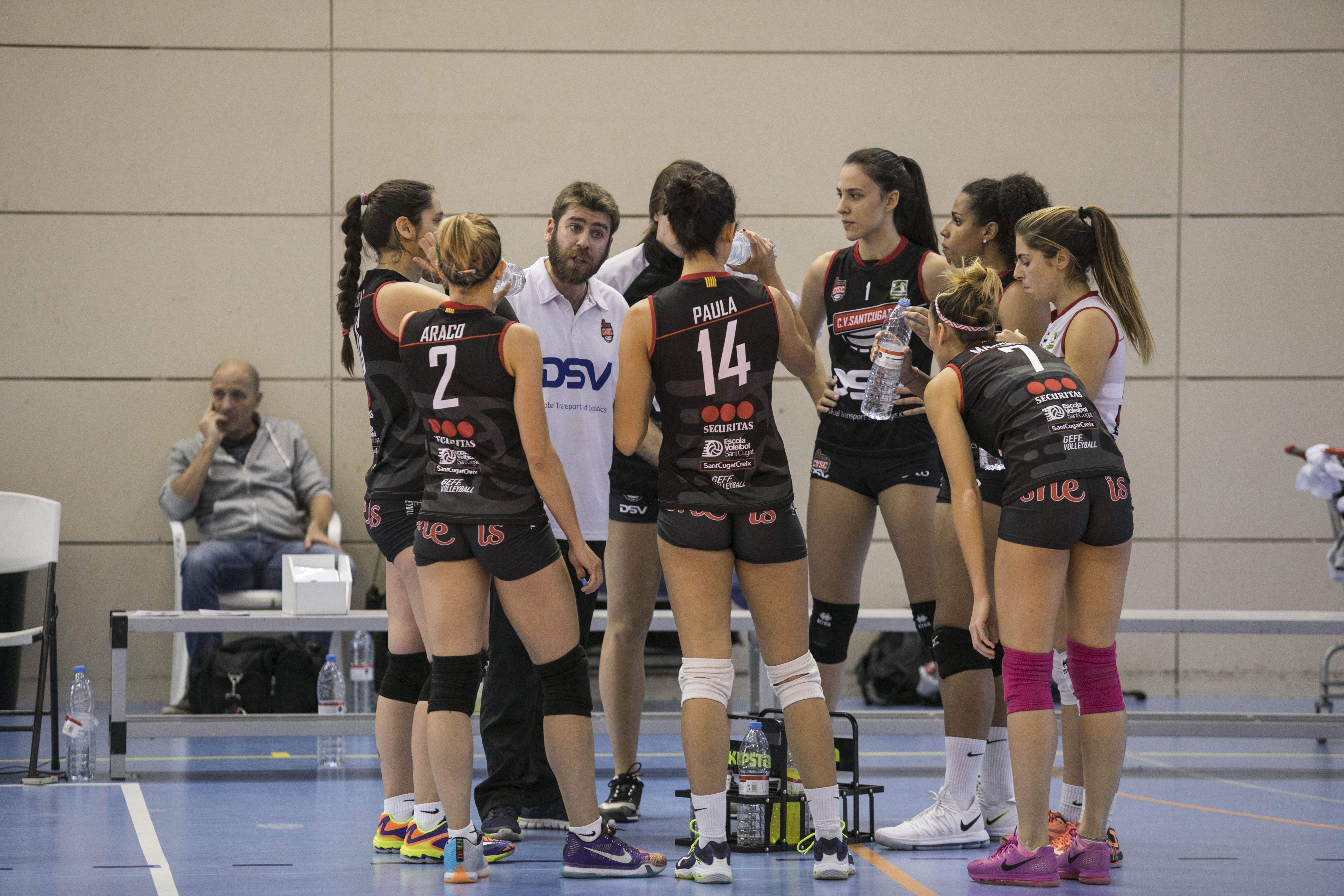 Aina Berbel, al centre de la imatge, amb el dorsal número 1. FOTO: Lali Puig