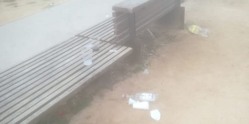 Imatge de l'incivisme al parc de la Pollancreda