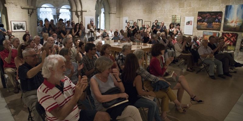 La Sala Capitular s'ha quedat petita per acollir la presnetació. FOTO: Bernat Millet