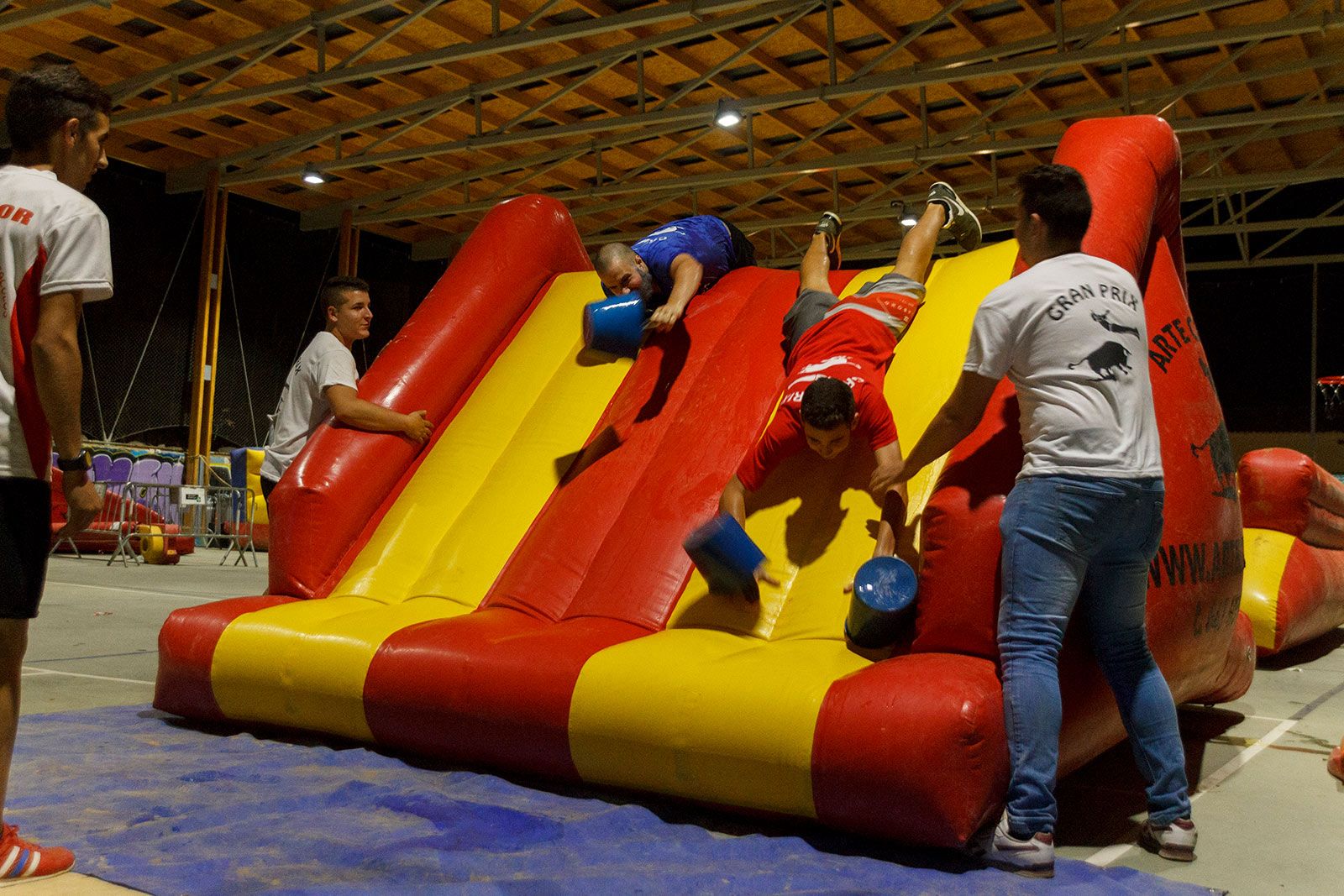 Humor amarillo a la Festa Major de les Planes. FOTO: Paula Galván