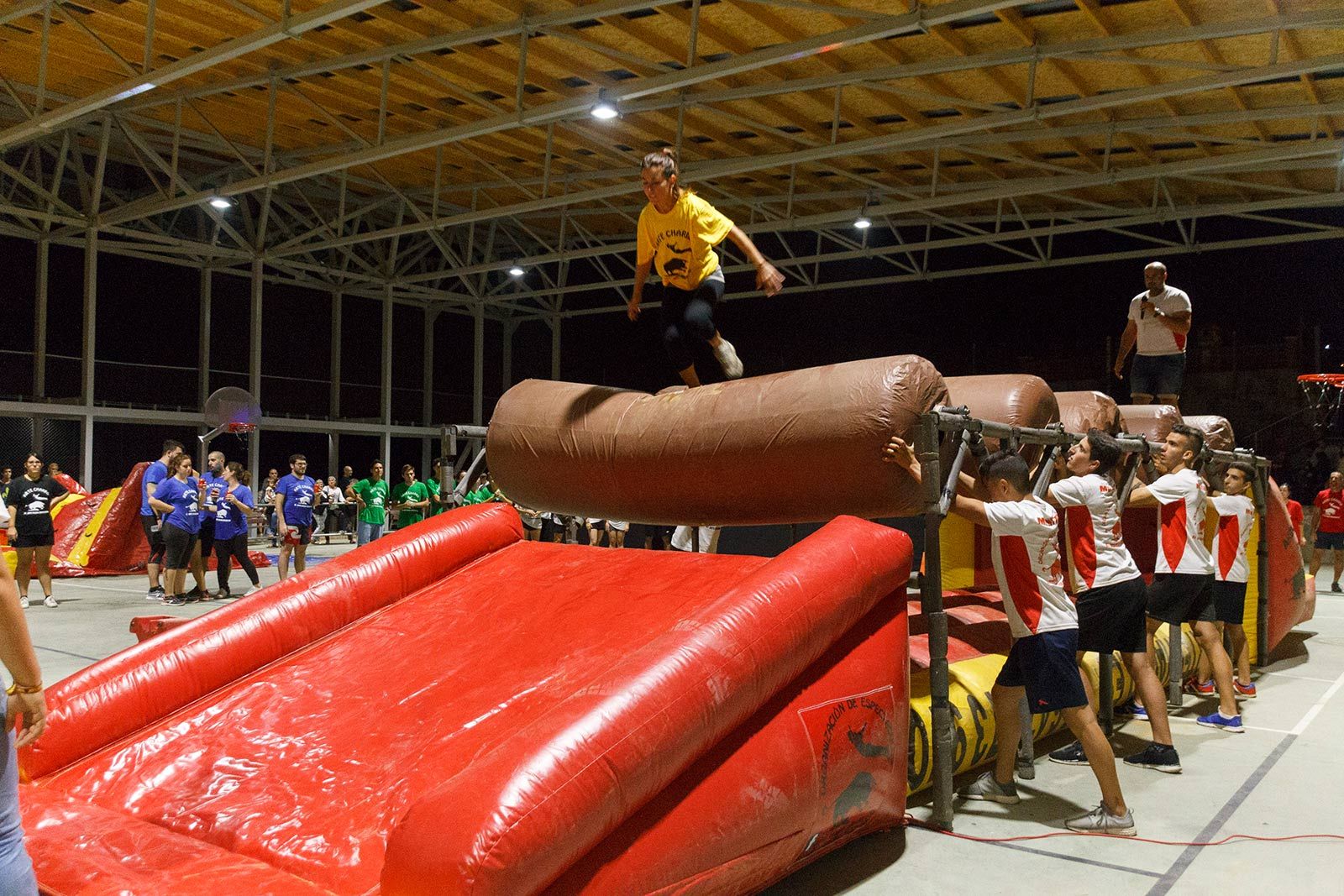 Humor amarillo a la Festa Major de les Planes. FOTO: Paula Galván