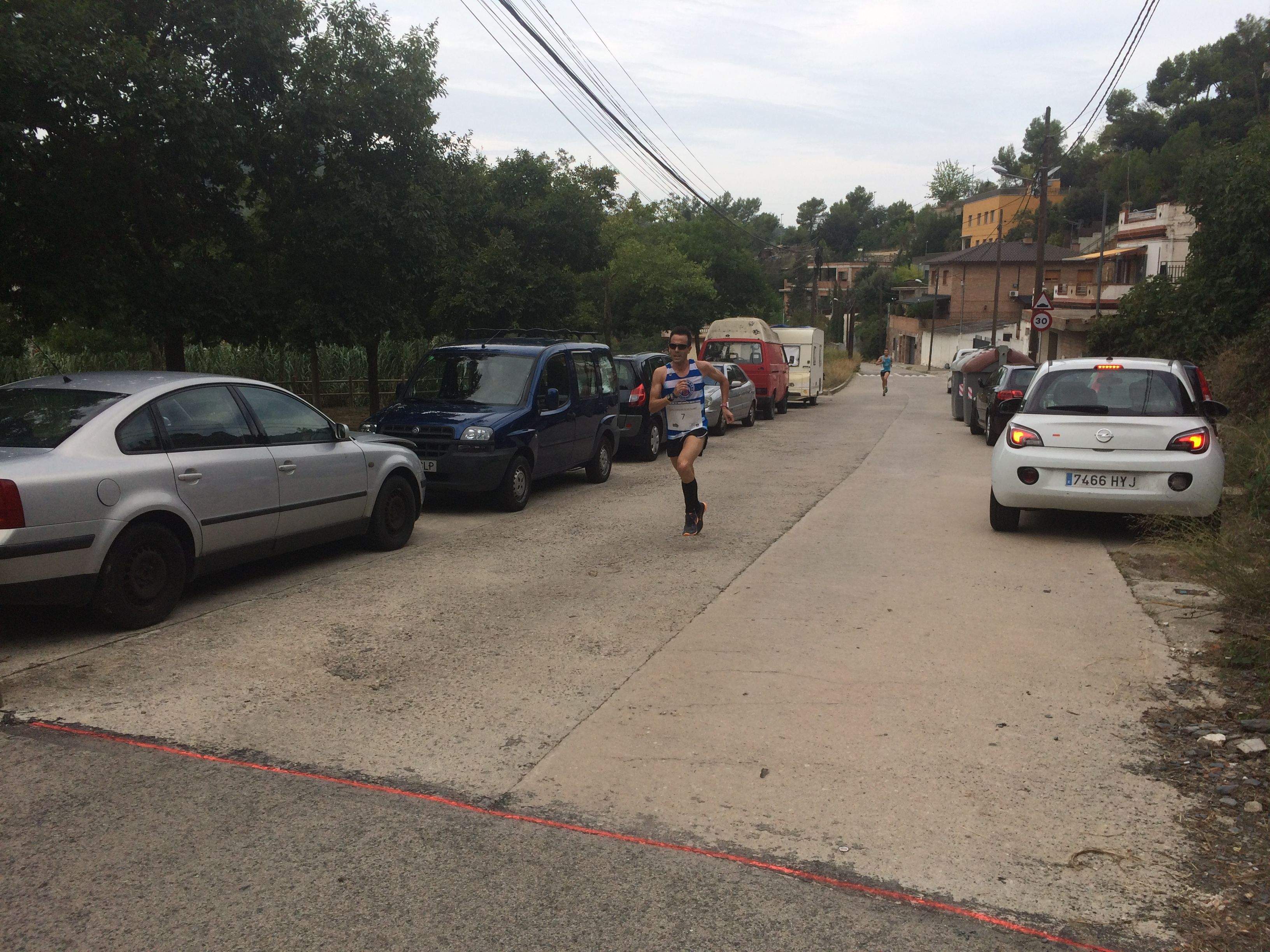 L'atleta de Sant Cugat José Luis Cabrera Muñoz ha guanyat la Cursa Popular de la Festa Major de les Planes. FOTO: Paula Galván