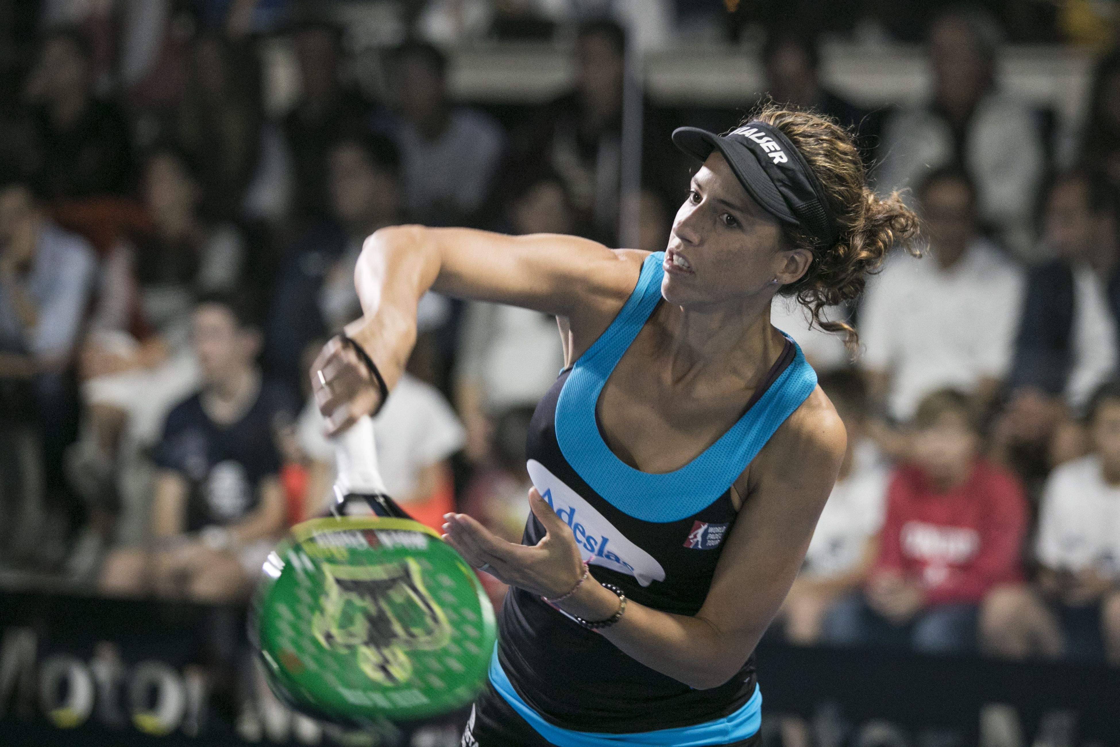 Marta Marrero disputant un partit de pàdel. FOTO: Lali Puig