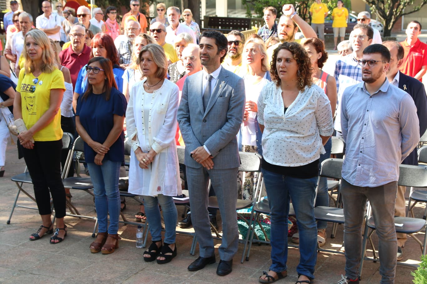 Jordi Puigneró, al centre, durant l'acte institucional de la Diada a Sant Cugat FOTO: Lali Álvarez