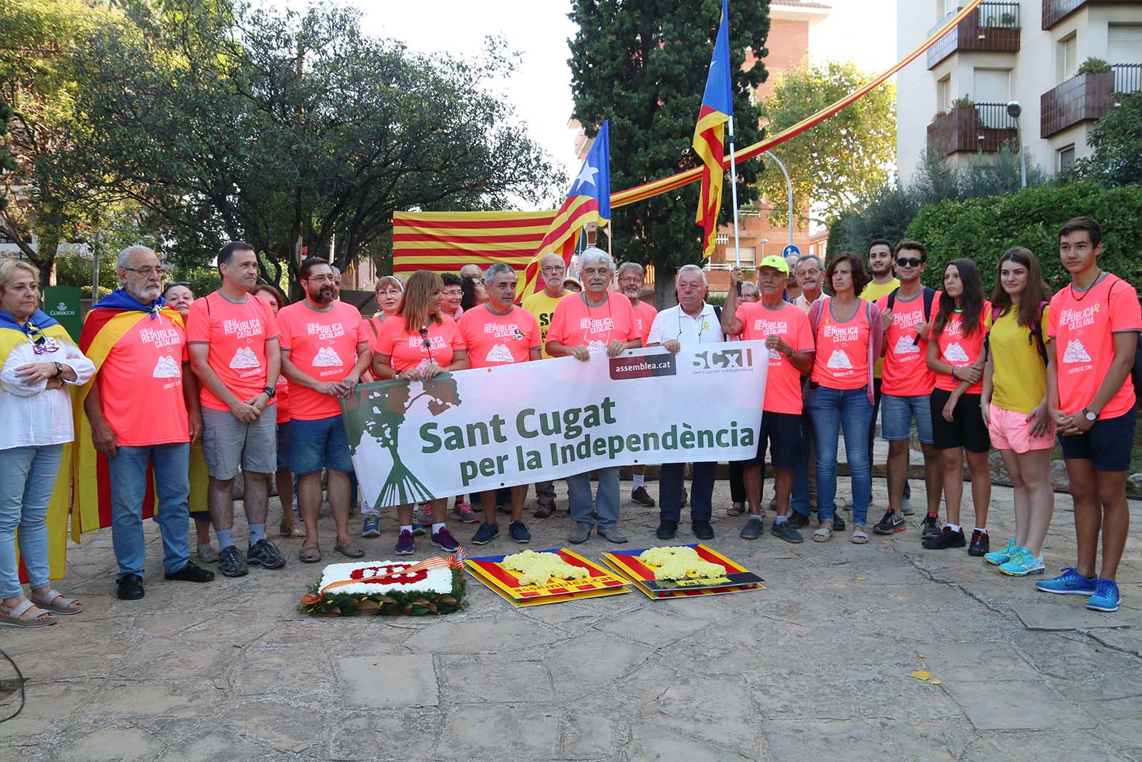 Ofrena floral a Sant Cugat. Foto: Lali Álvarez