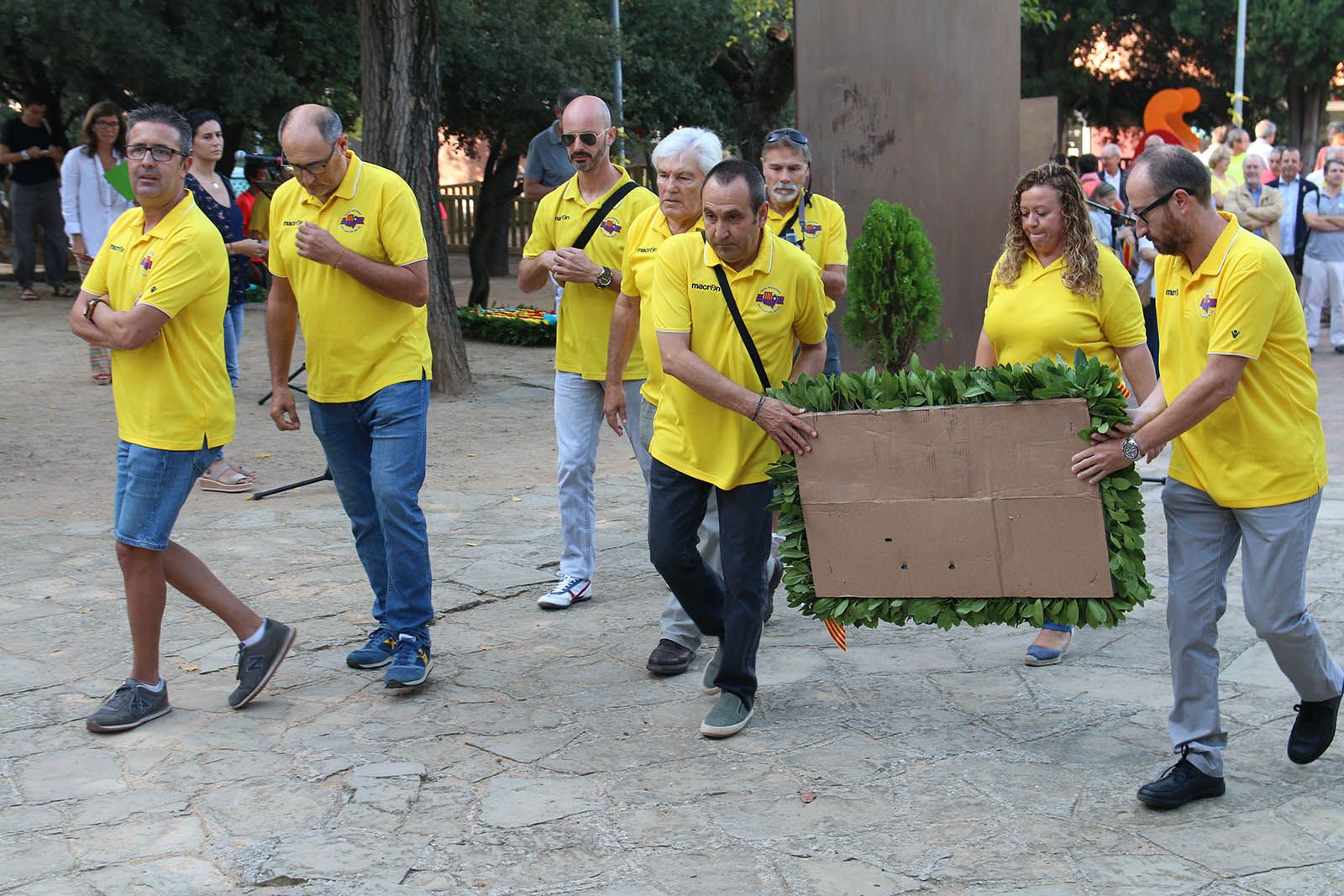 Ofrena floral a Sant Cugat. Foto: Lali Álvarez
