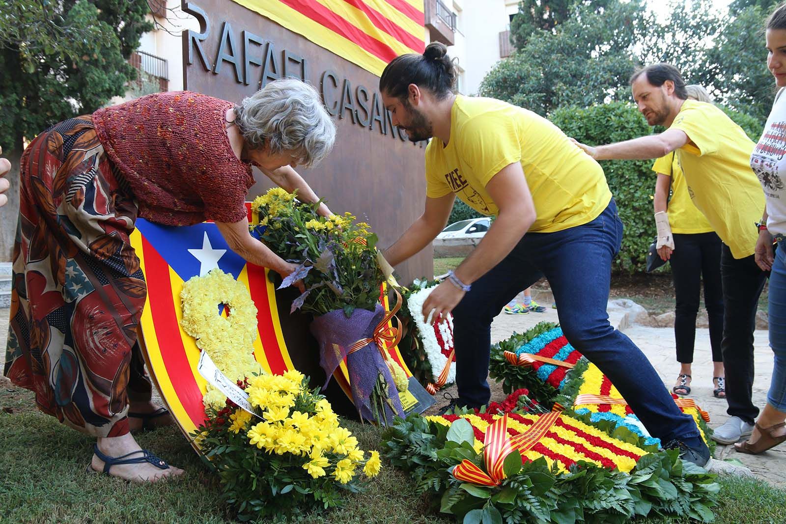 Ofrena floral a Sant Cugat. Foto: Lali Álvarez