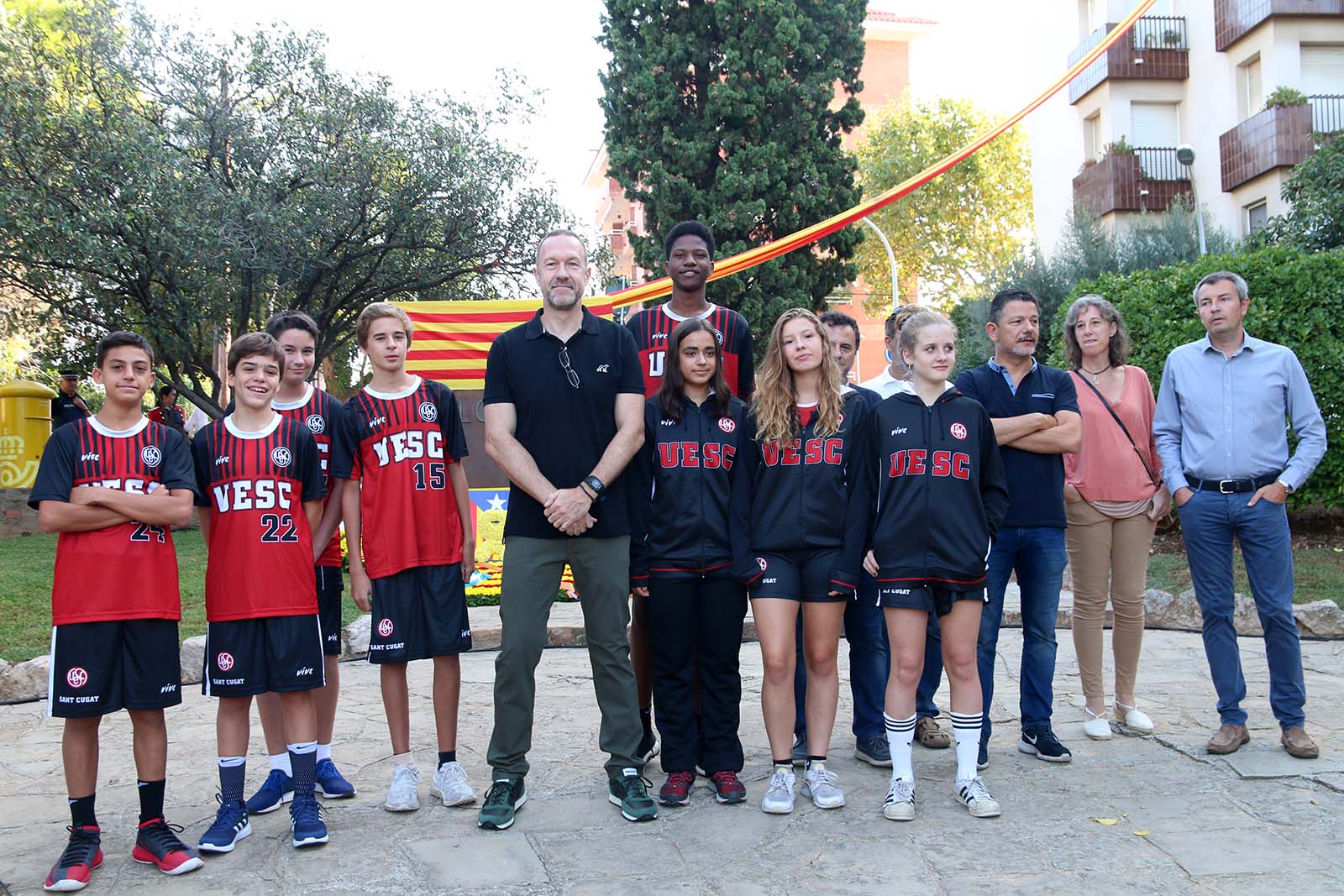 Ofrena floral a Sant Cugat. Foto: Lali Álvarez