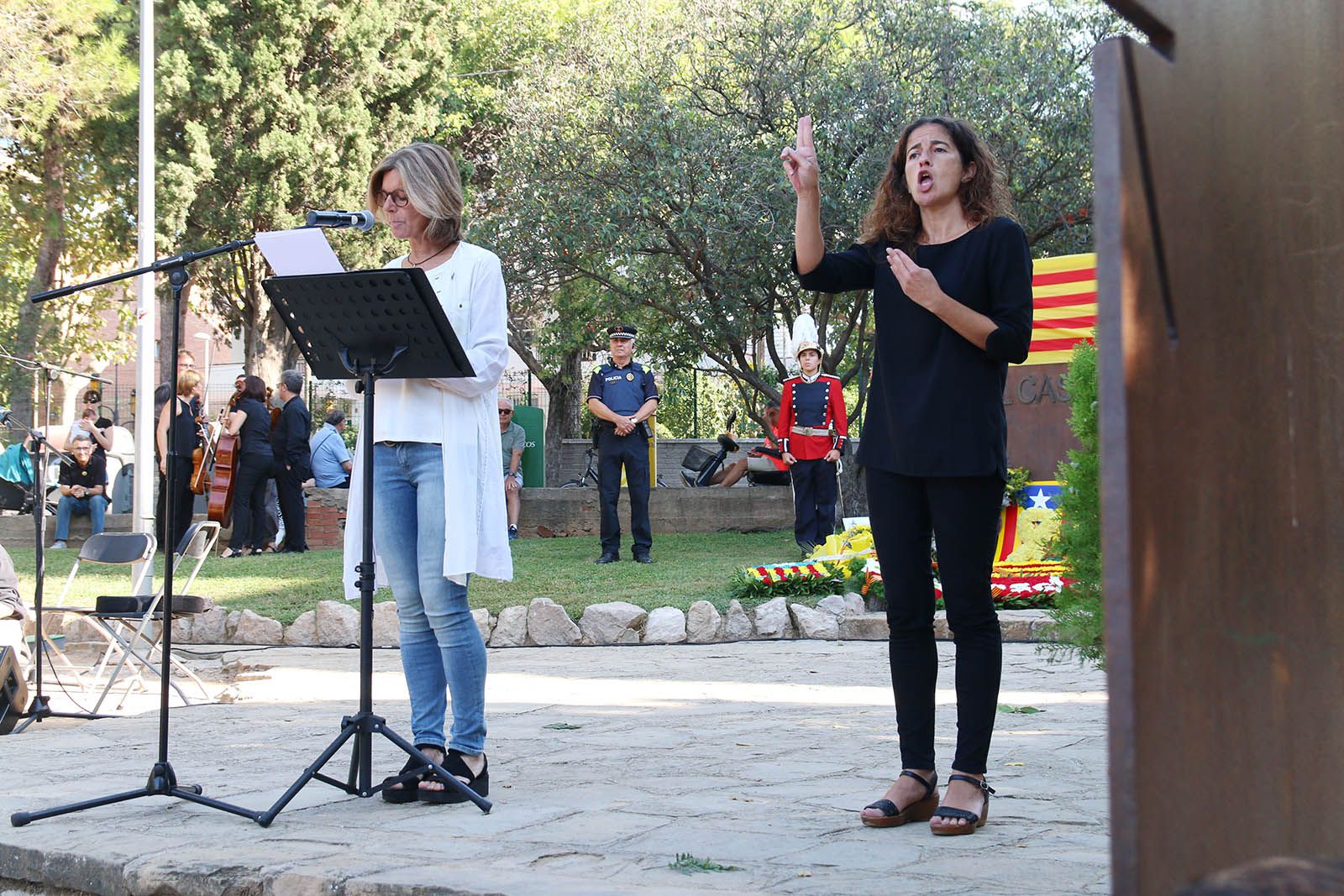 Ofrena floral institucional. Foto: Lali Álvarez