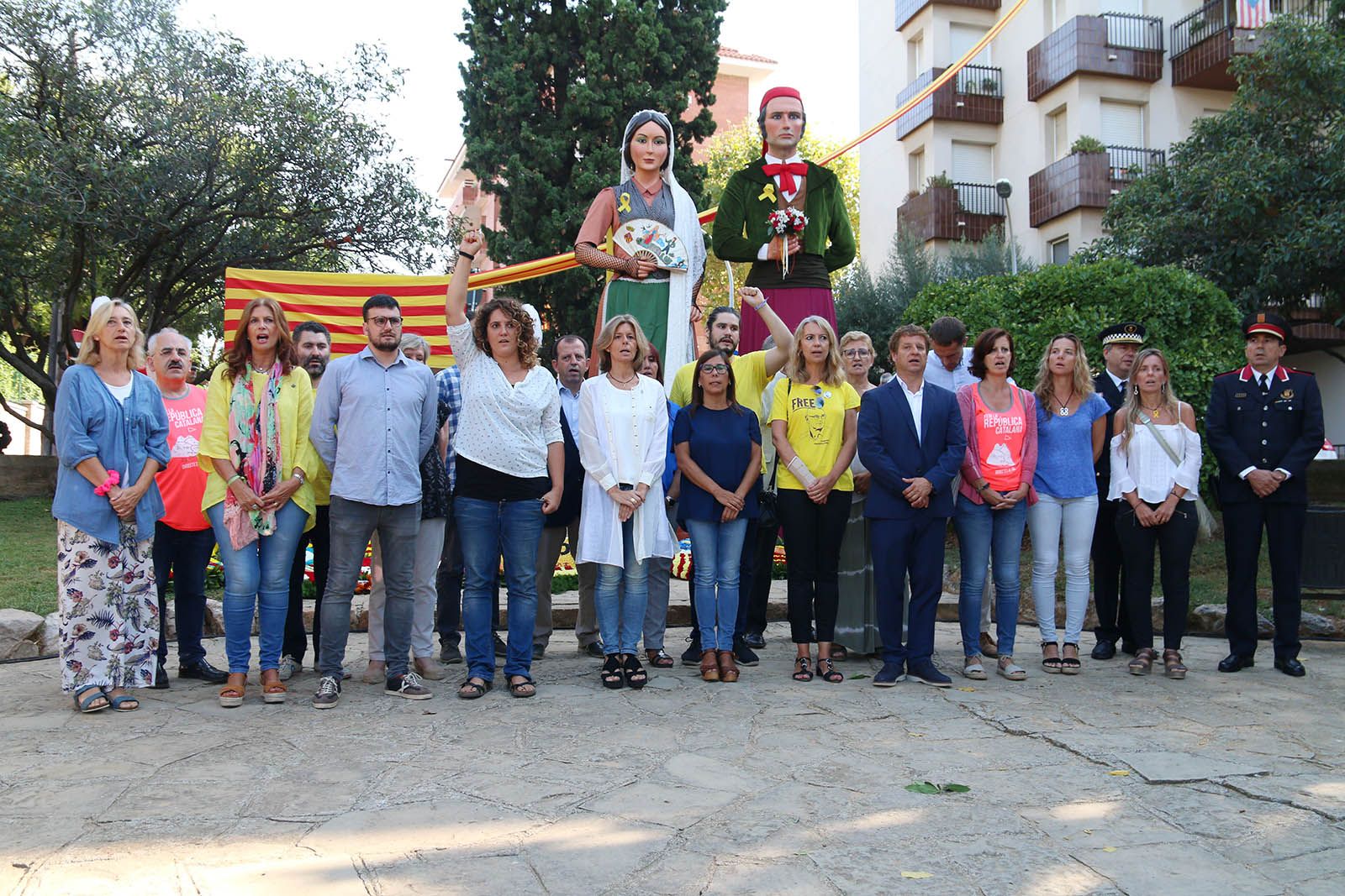 Ofrena floral institucional. Foto: Lali Álvarez