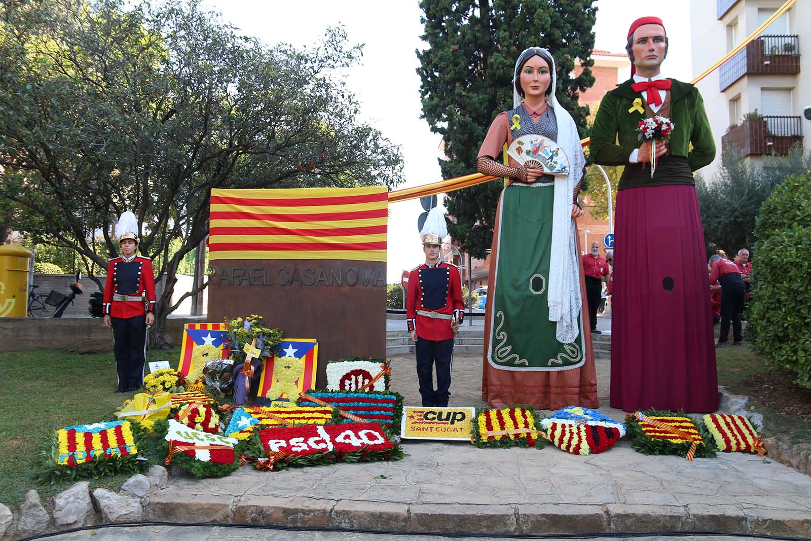 Ofrena floral institucional. Foto: Lali Álvarez