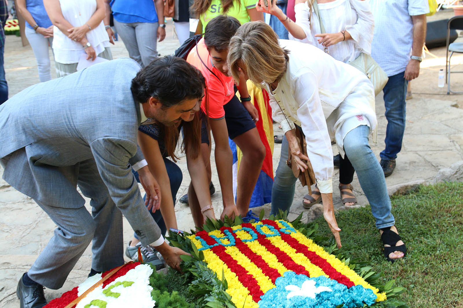Ofrena floral a Sant Cugat. Foto: Lali Álvarez