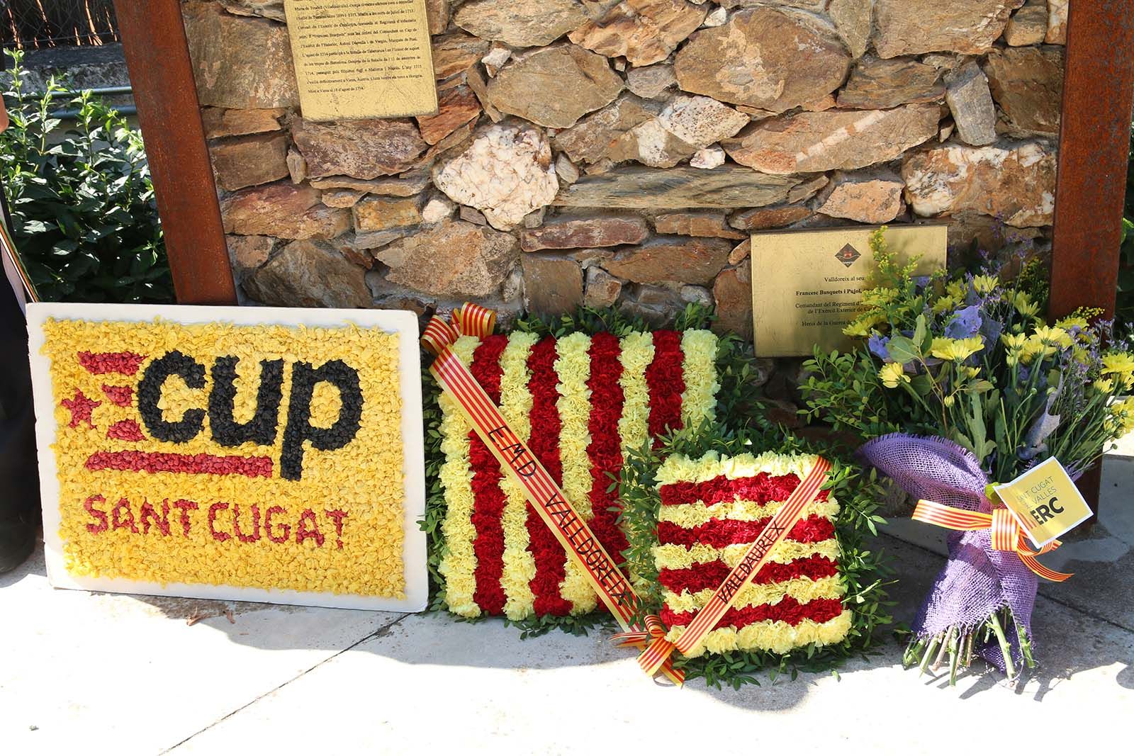 Ofrena floral a Valldoreix. Foto: Lali Álvarez