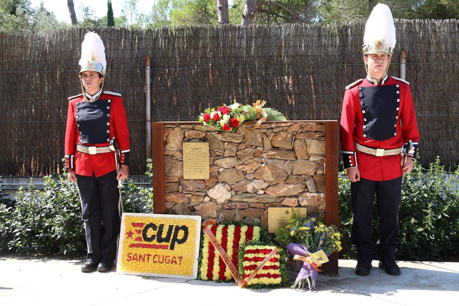 Ofrena floral a Valldoreix. Foto: Lali Álvarez