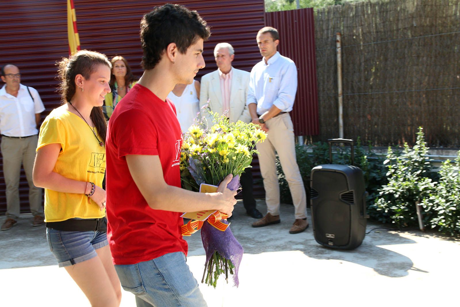 Ofrena floral a Valldoreix. Foto: Lali Álvarez