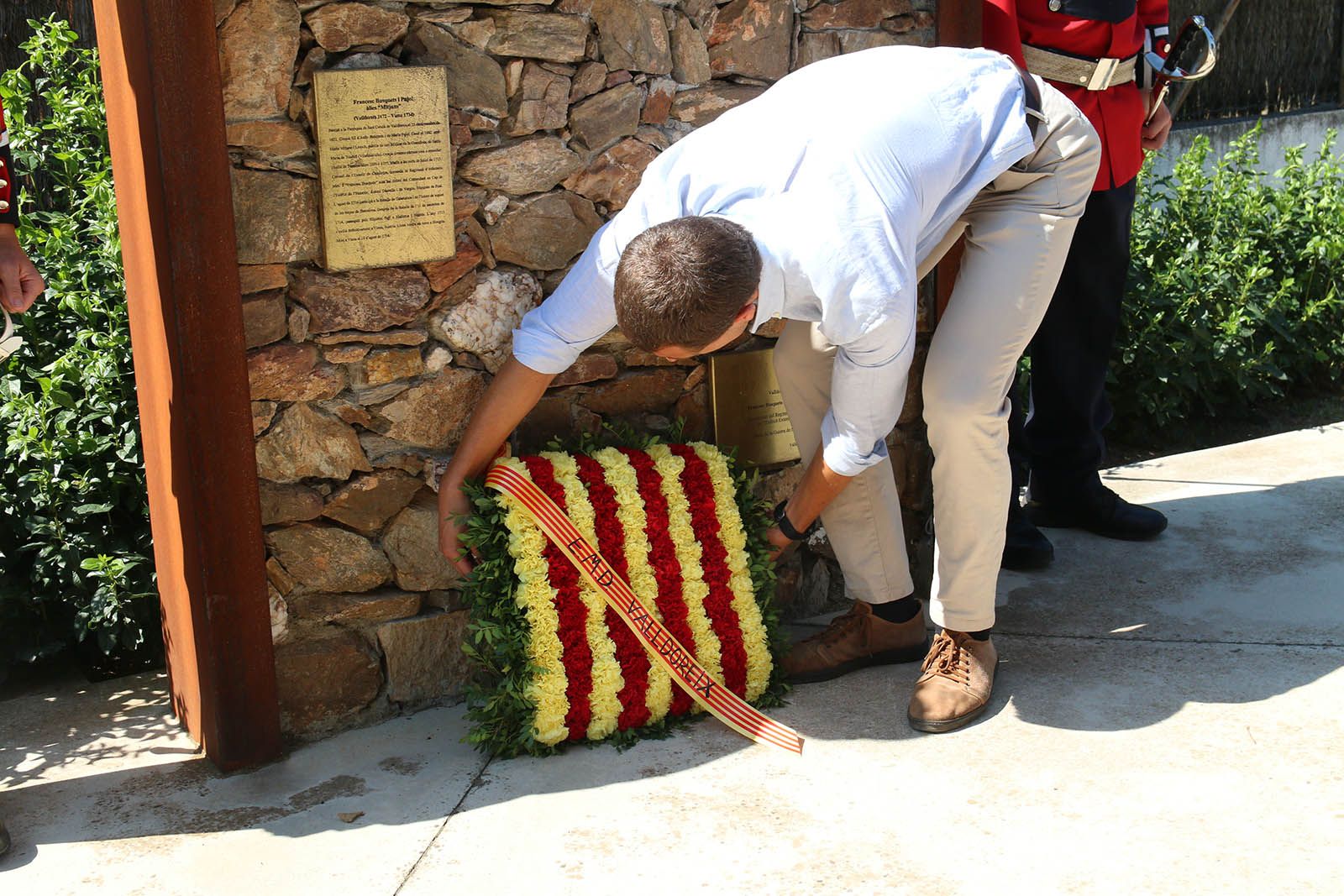 Ofrena floral a Valldoreix. Foto: Lali Álvarez