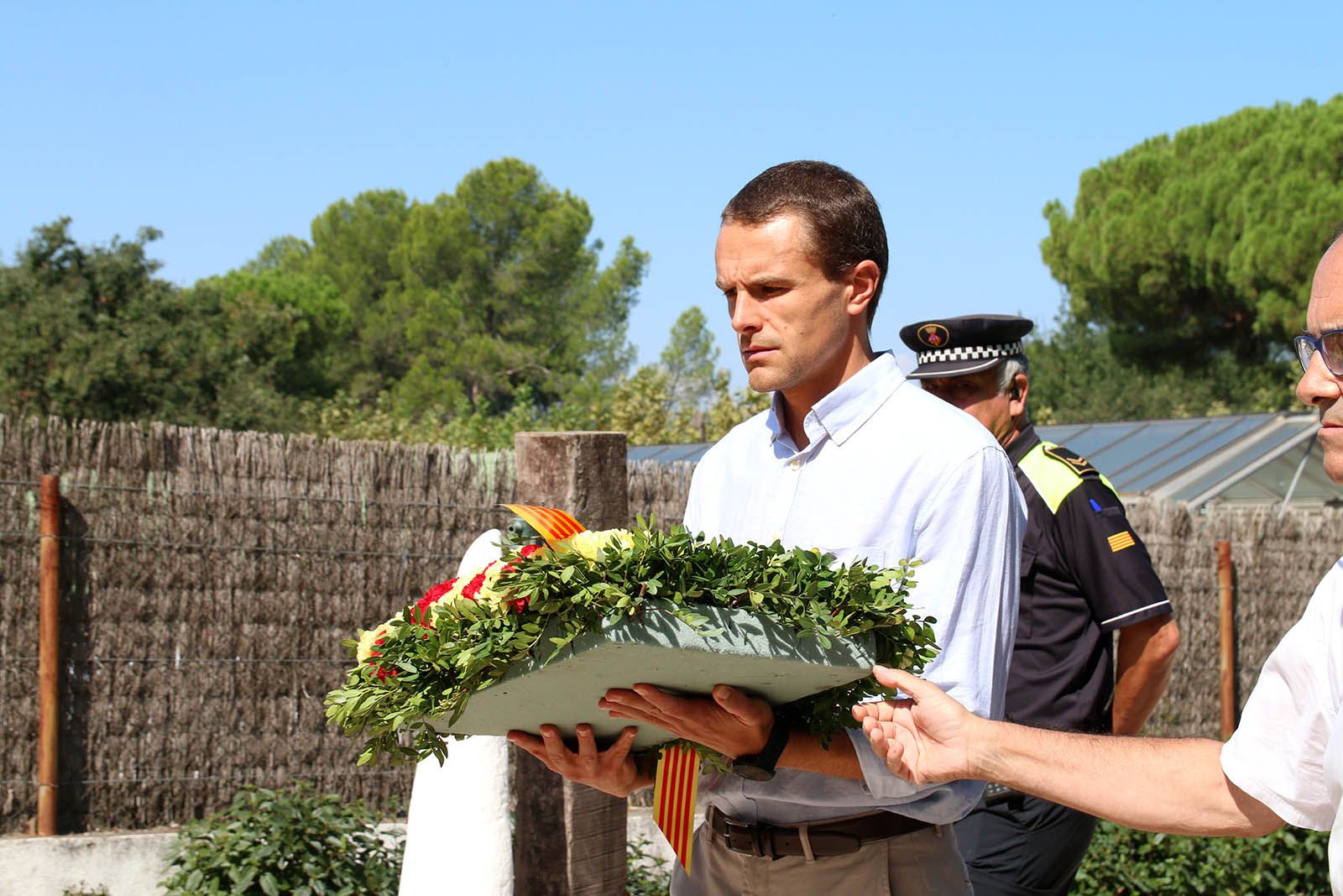 Ofrena floral a Valldoreix. Foto: Lali Álvarez