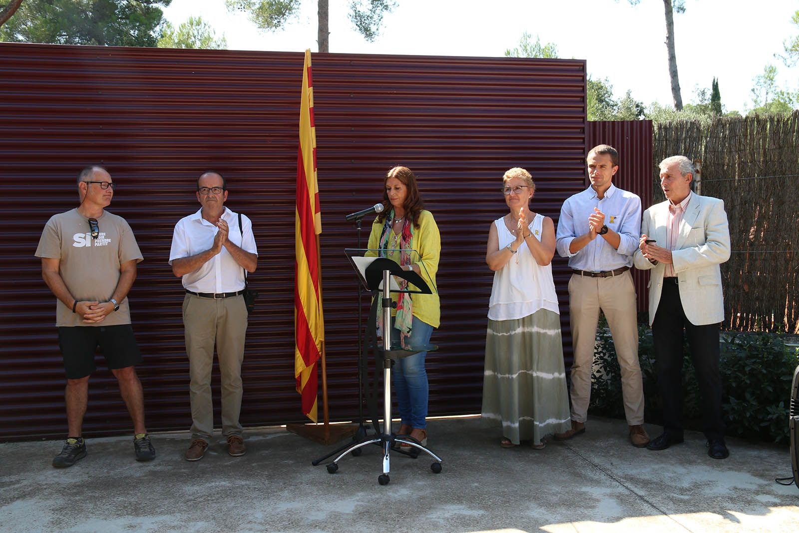 Ofrena floral a Valldoreix. Foto: Lali Álvarez