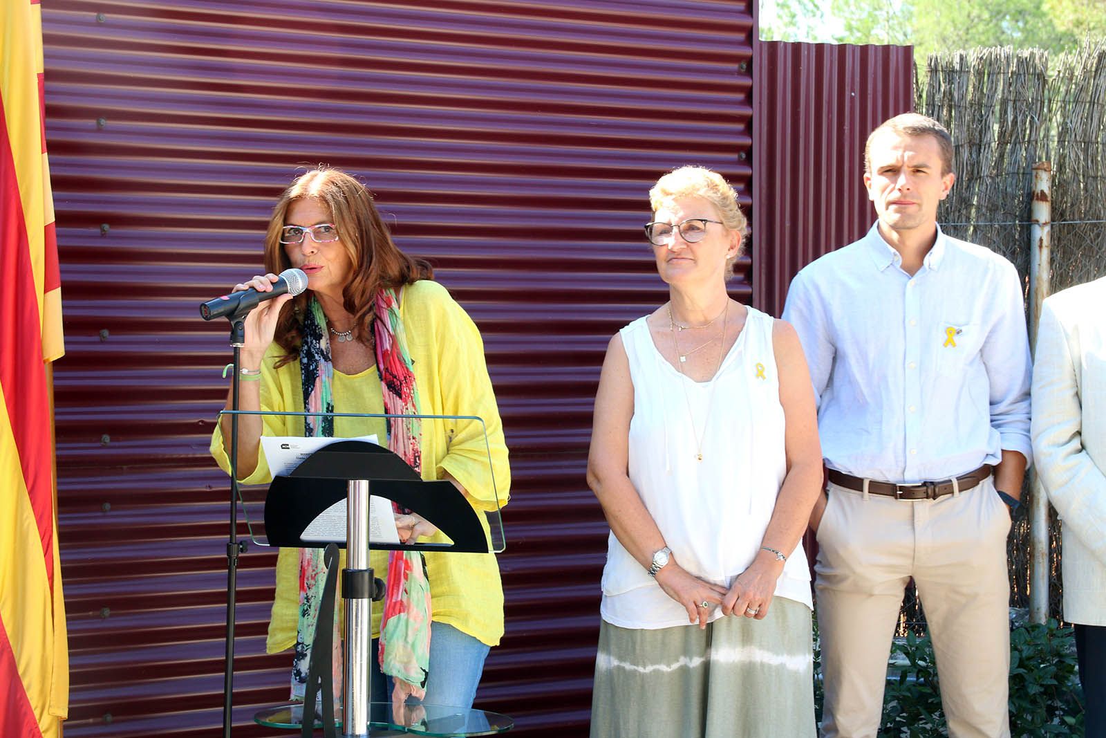 Ofrena floral a Valldoreix. Foto: Lali Álvarez